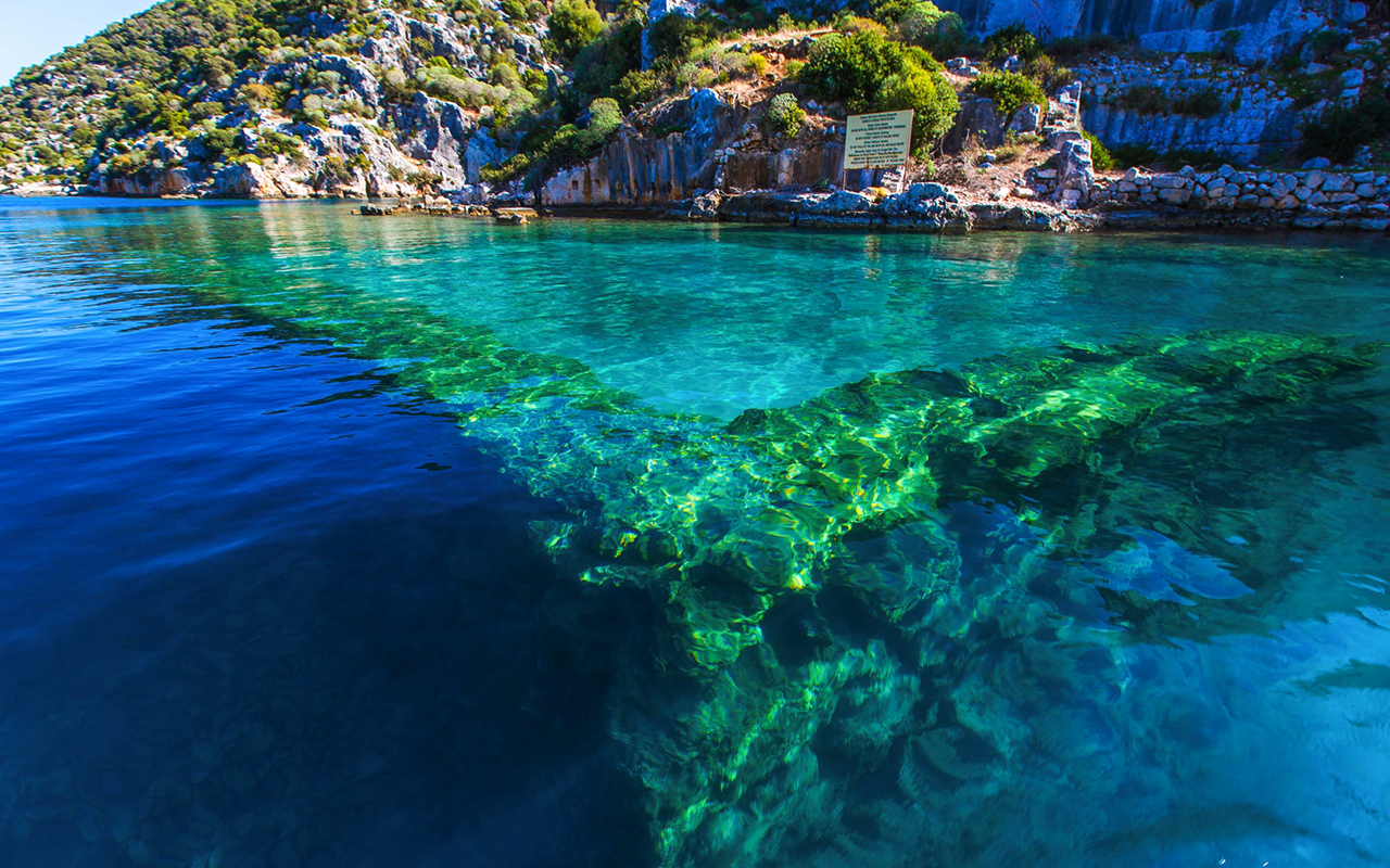 kekova batık şehri bölgenin en çok turist çeken merkezlerindendir.